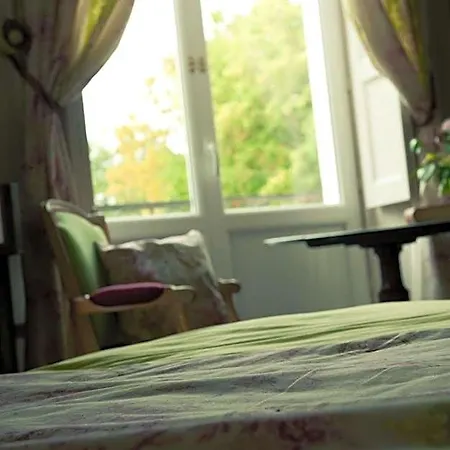Bed & Breakfast Le Chateau De La Vierge Bures-sur-Yvette
