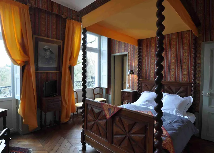 Le Chateau De La Vierge Nocleg ze śniadaniem