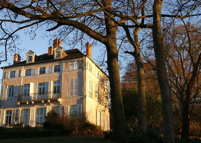 Le Chateau De La Vierge Bures-sur-Yvette