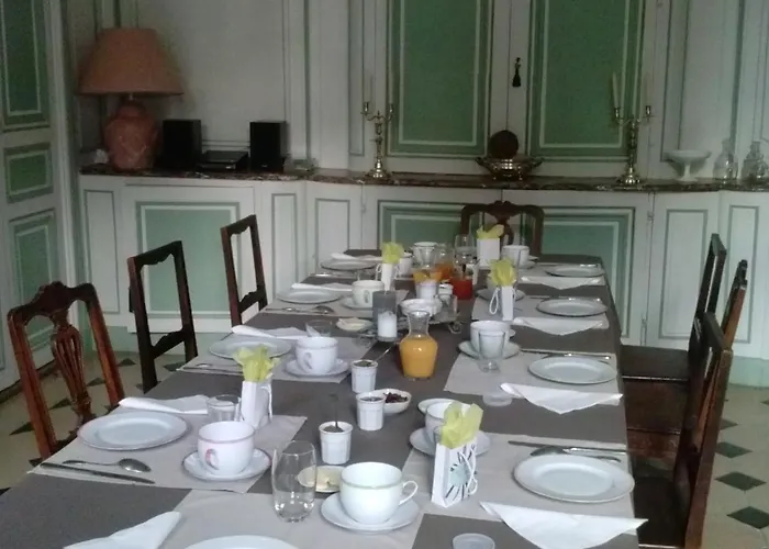 Le Chateau De La Vierge Nocleg ze śniadaniem