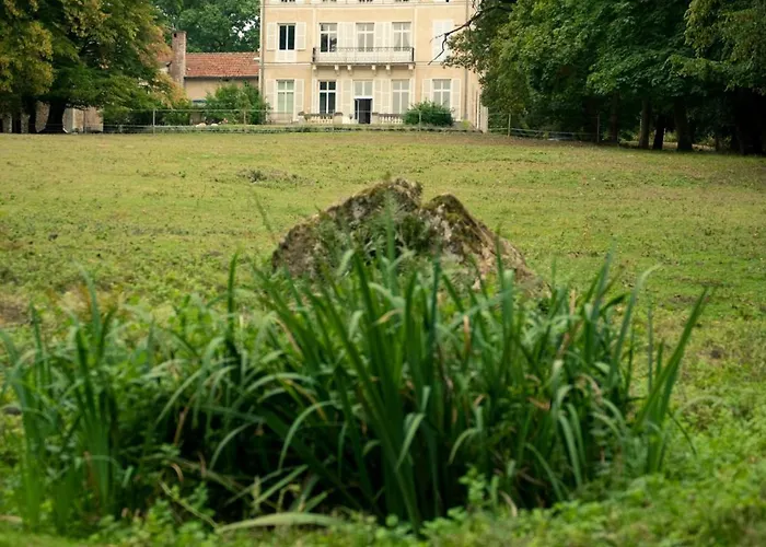 Le Chateau De La Vierge