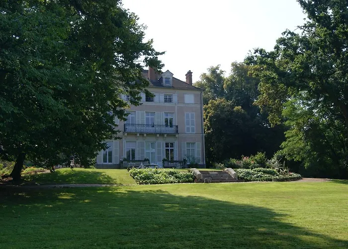 Le Chateau De La Vierge Nocleg ze śniadaniem