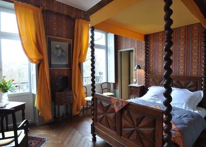 Le Chateau De La Vierge Nocleg ze śniadaniem