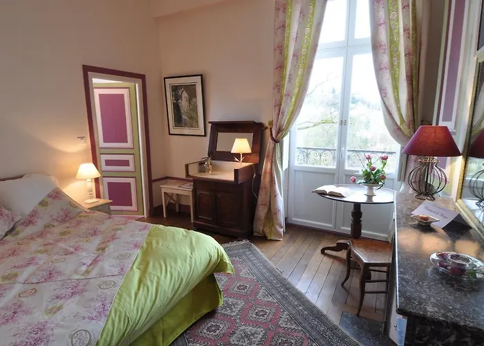 Le Chateau De La Vierge Nocleg ze śniadaniem