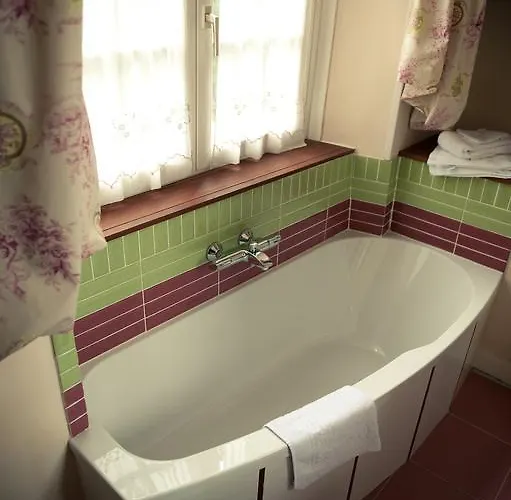 Le Chateau De La Vierge Nocleg ze śniadaniem 3*